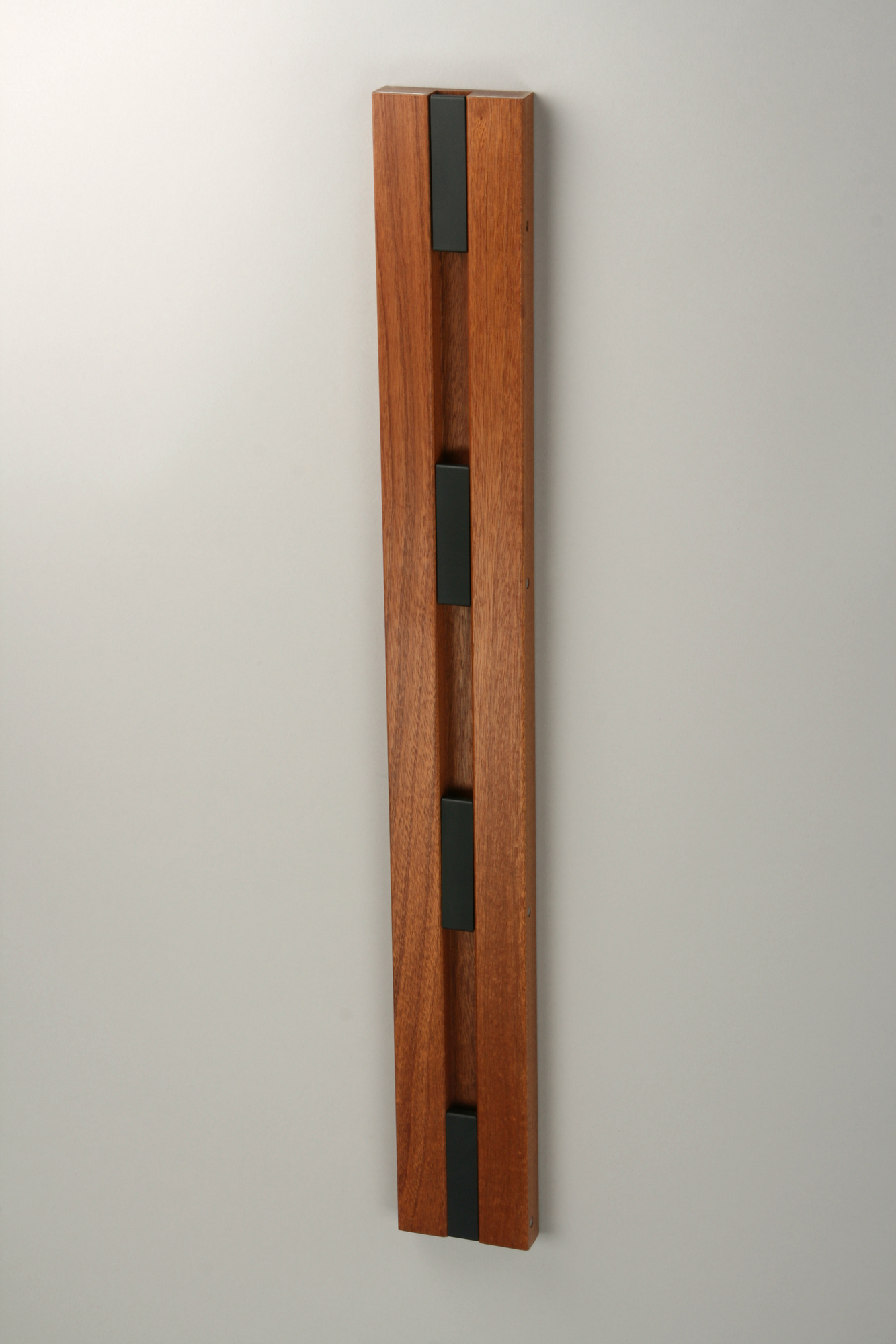 Knax Coat rack wall mounted vertical 4 hooks Loca Mahagony-black