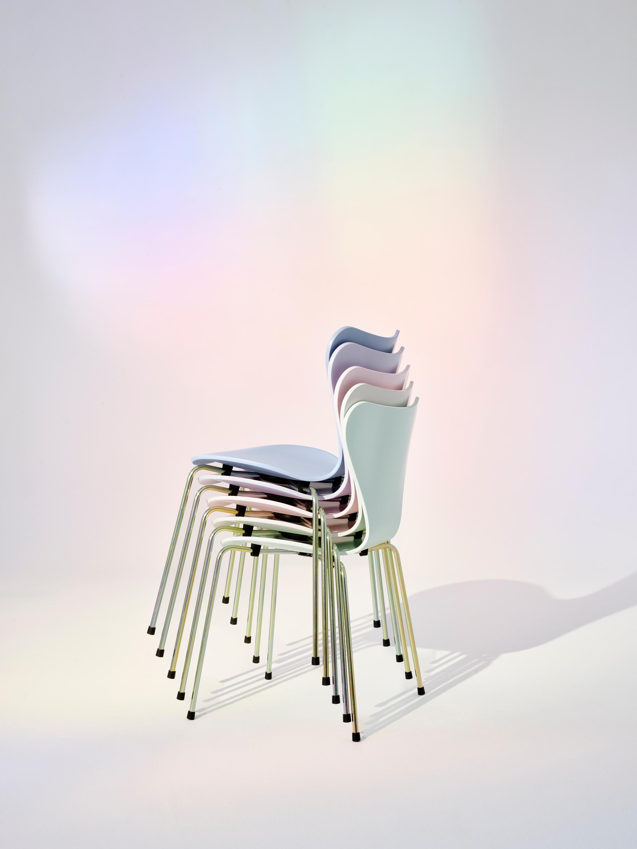 Sevener / Series Chair 3107 Fritz Hansen Ever the Sevener LIMITED EDITION