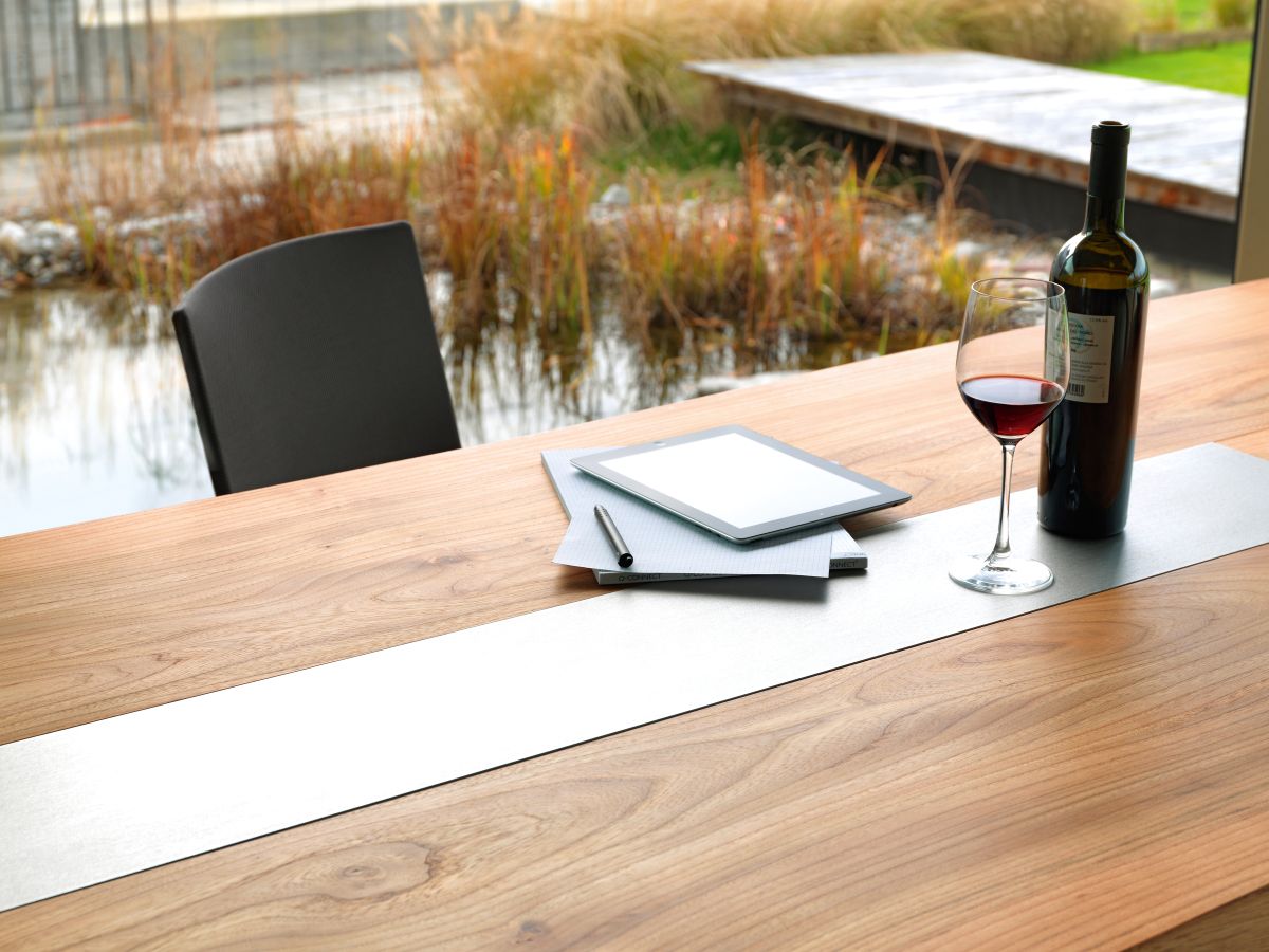 Nur Table Girsberger