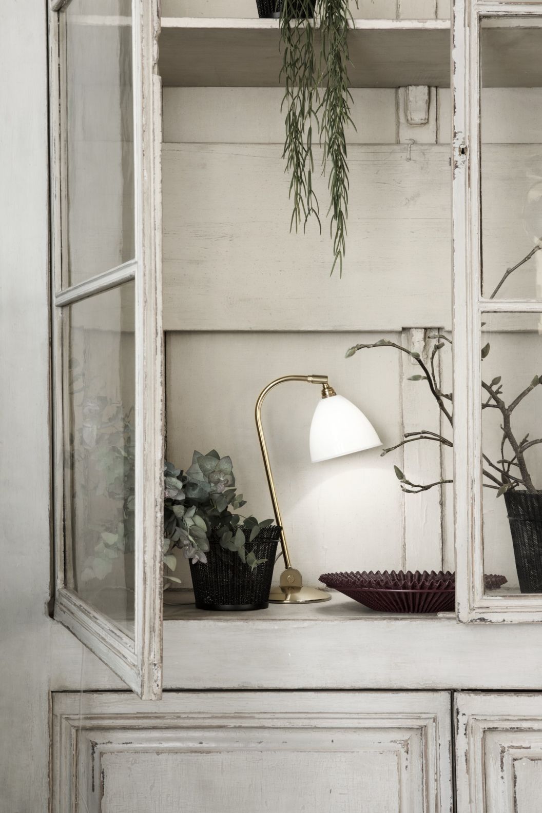 Bestlite BL 2 Table lamp White / Brass Gubi Bestlite BL 2 Table lamp White / Brass Gubi