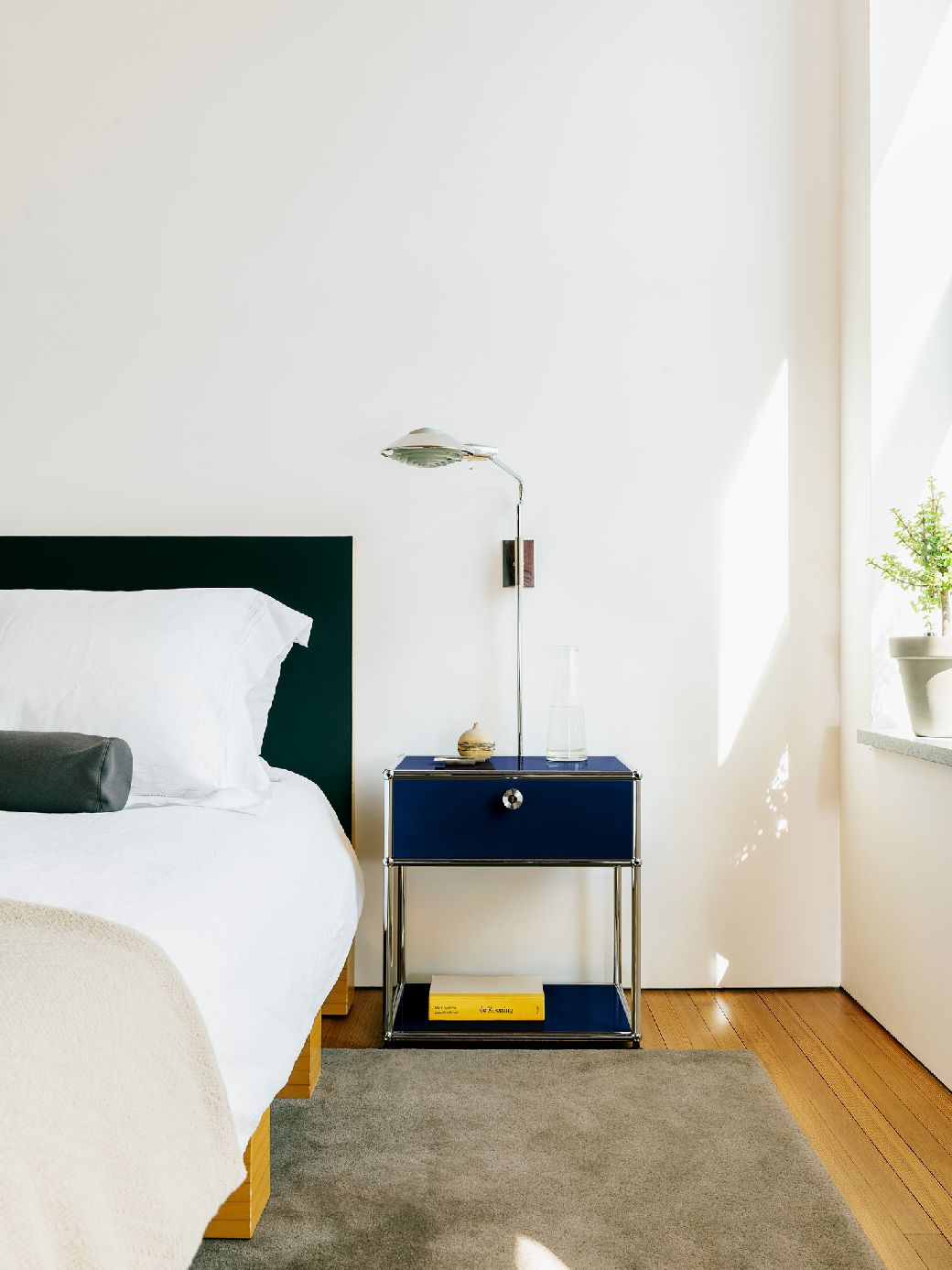 USM Haller bedside table with open compartment M54 Pure White