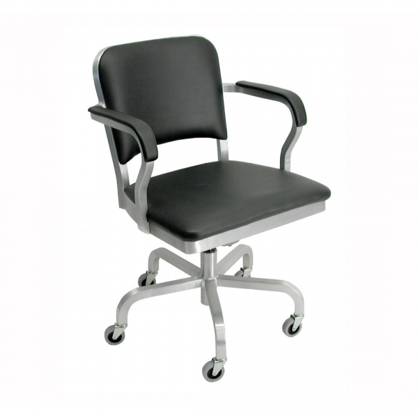 Emeco Navy Drehstuhl mit schwarzer Polsterung und Rollen, Bürostuhl aus Aluminium.