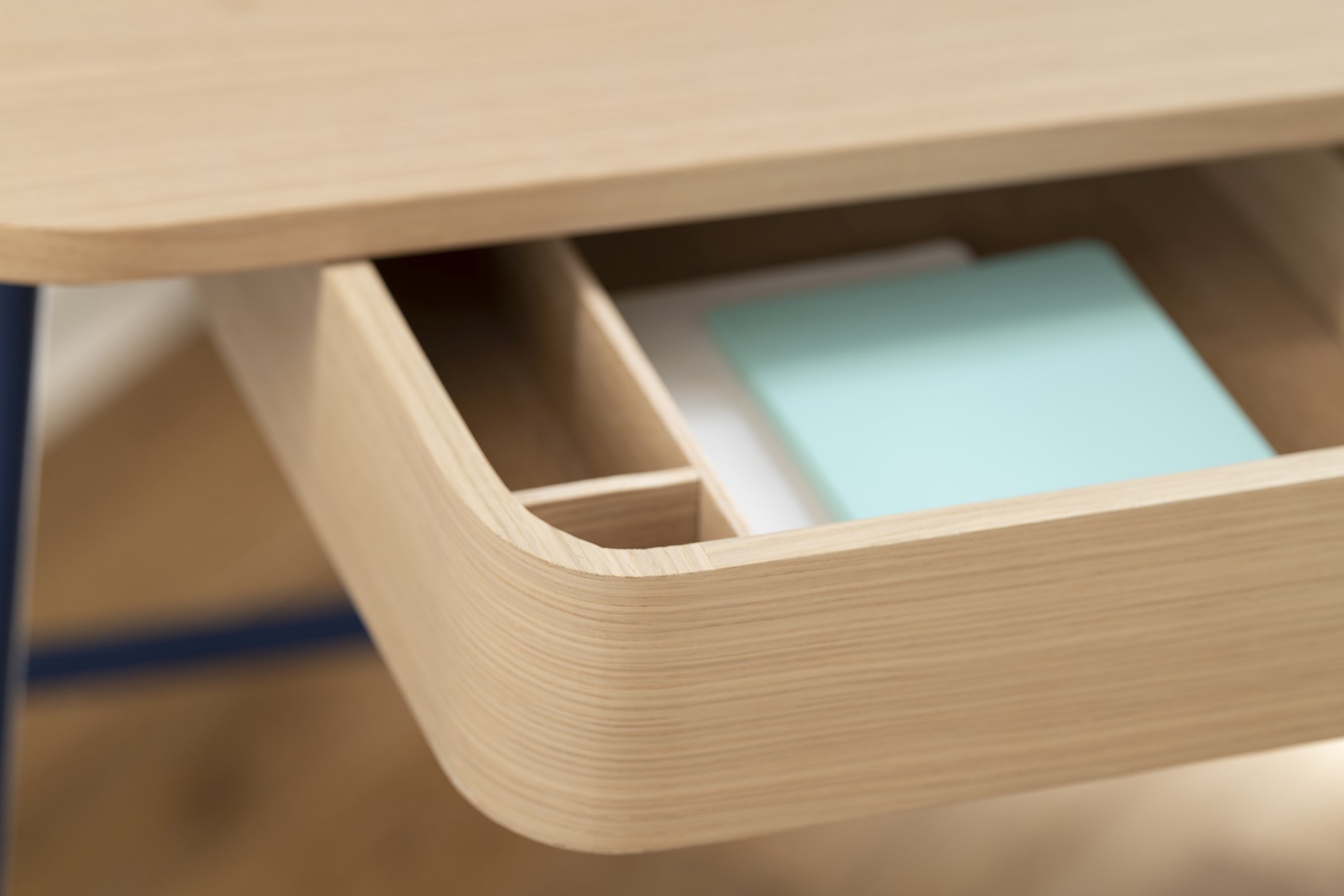 Victor desk Hartô Blue matt