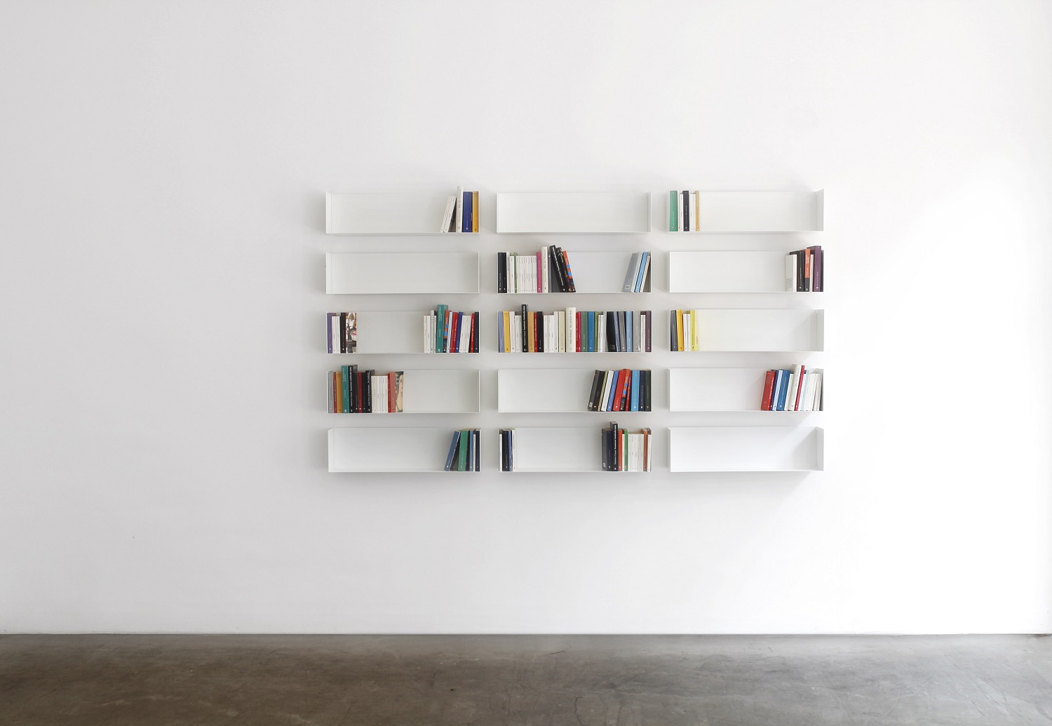 Bags book shelf A Linea1 by Müller Möbelwerkstätten