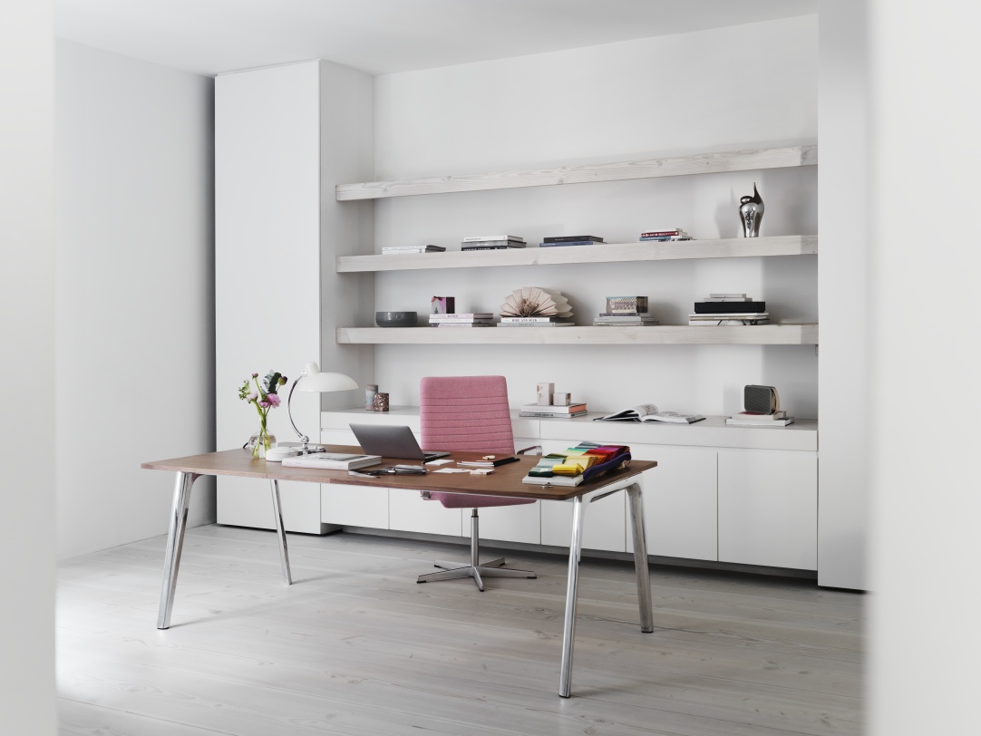 Pluralis table Fritz Hansen