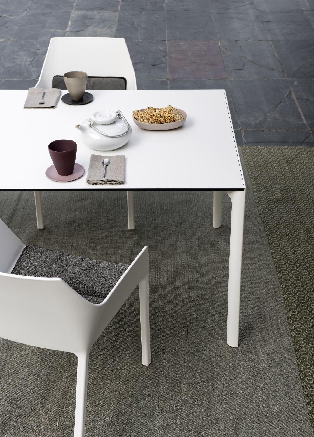 Maki table Outdoor dining table Kristalia