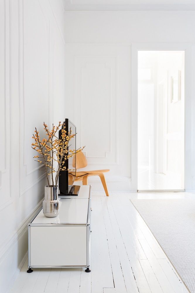 USM Haller E TV/Hi-Fi furniture with dimmable light Beige