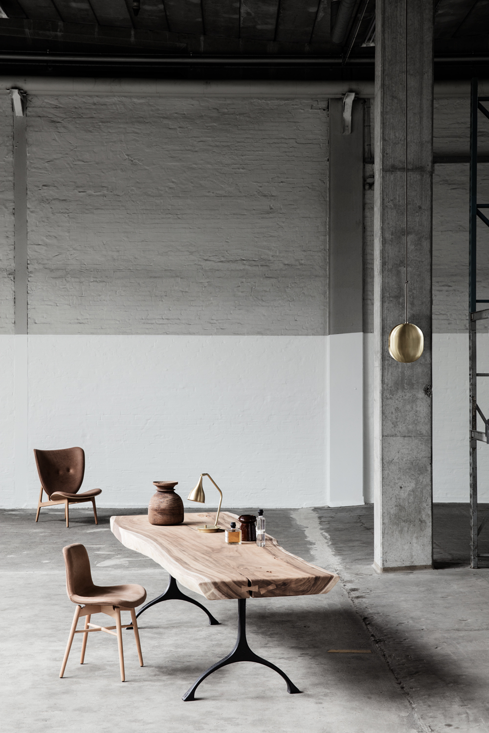 Elephant Lounge Armchair Natural Oak / Leather Dunes Camel