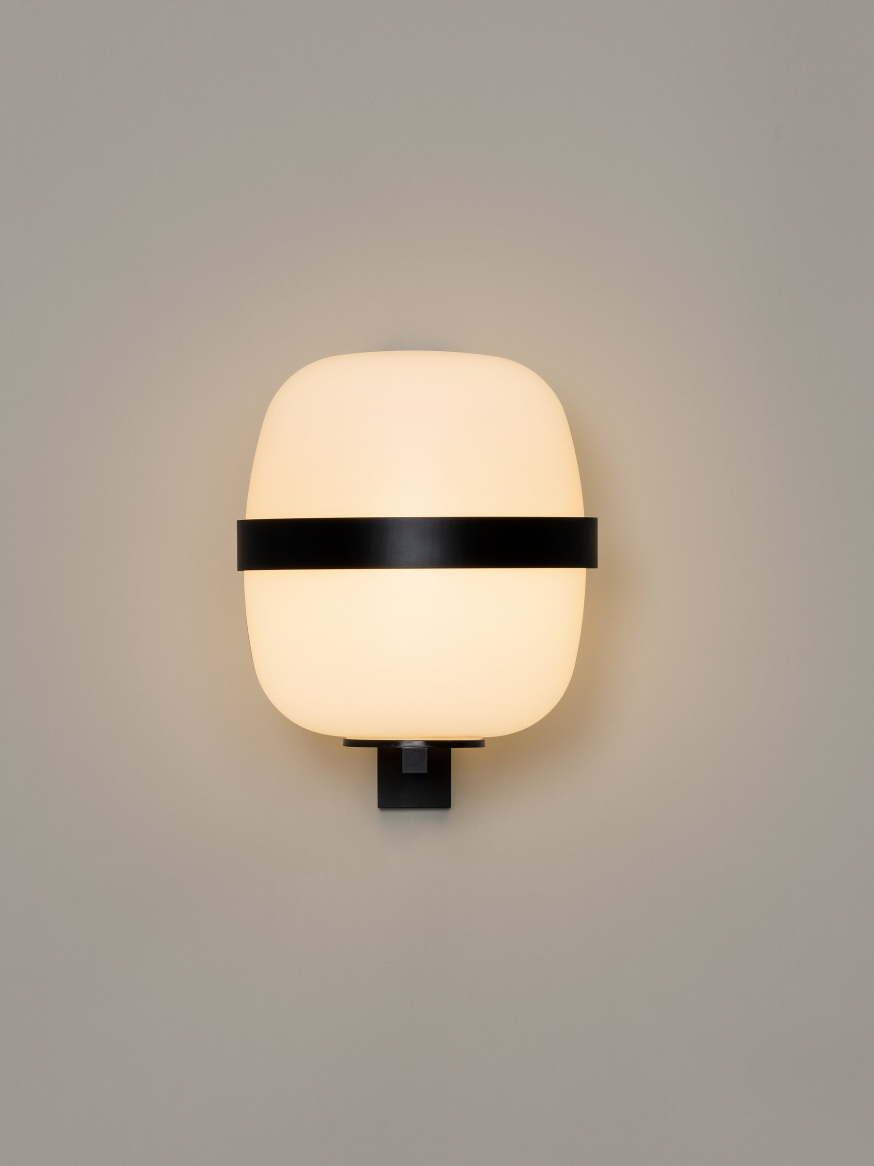 Wally Cesta wall lamp black Santa & Cole