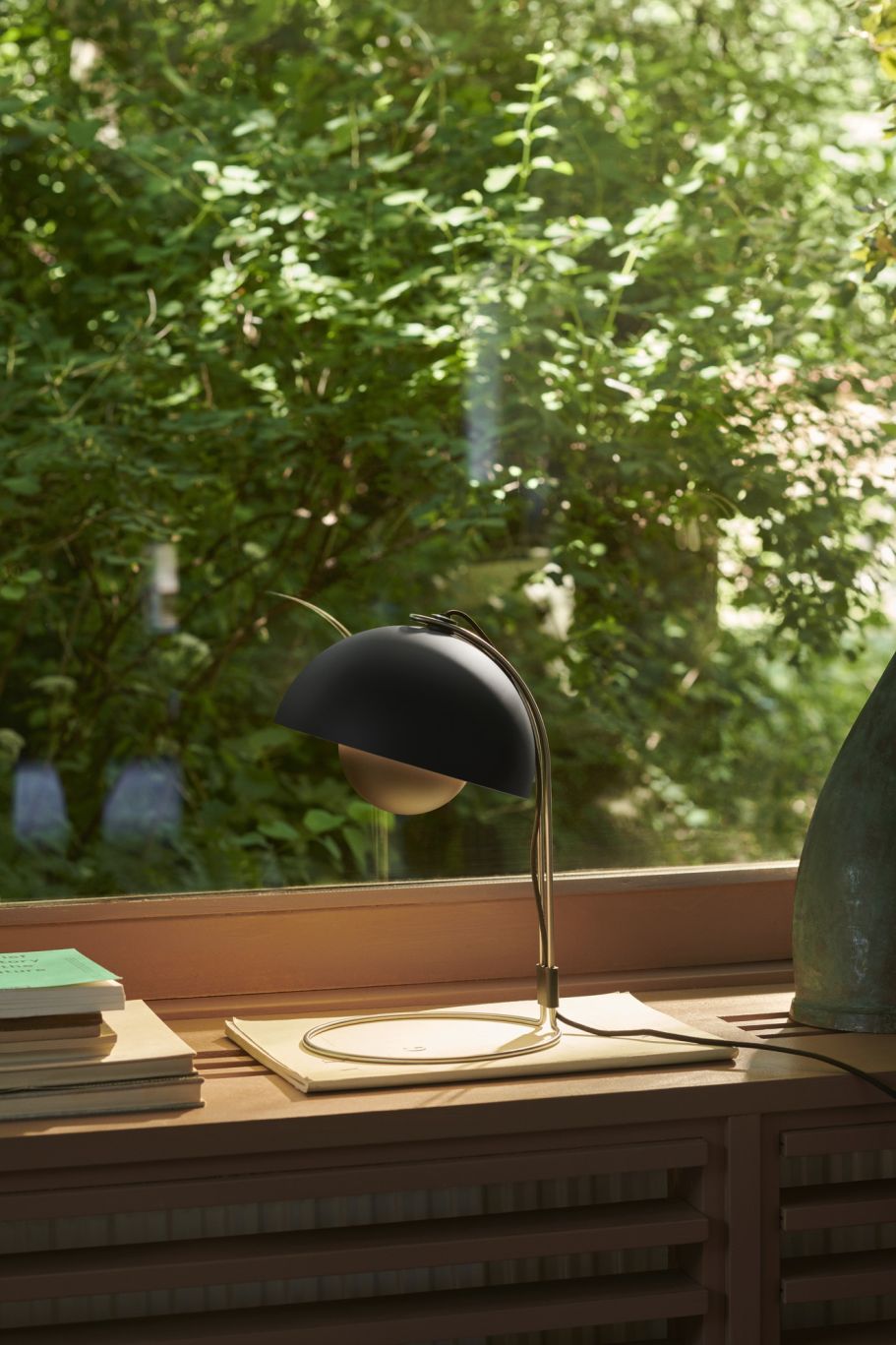 FlowerPot VP4 table lamp AndTradition