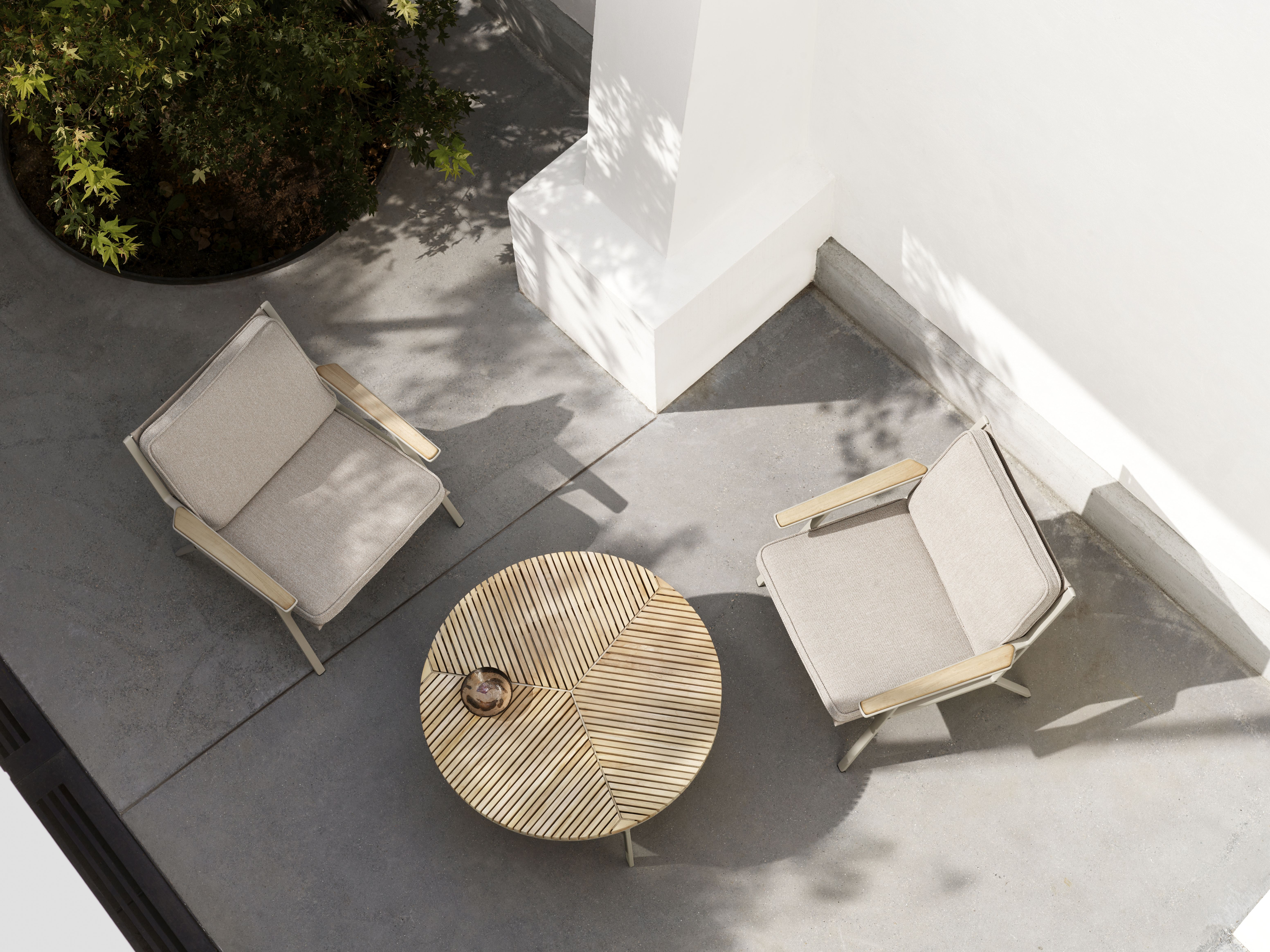 Open-Air Outdoor Coffee Table Ø90 Vipp