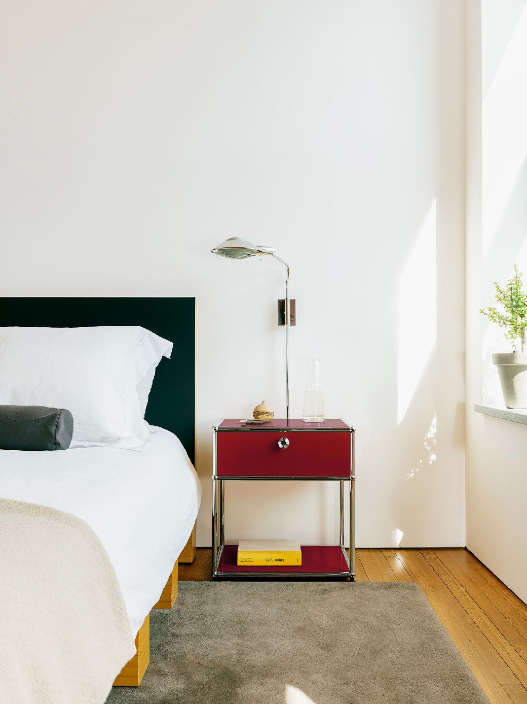 USM Haller bedside table with open compartment M54 Pure White