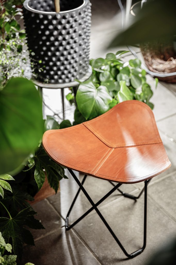 Pampa Flying Goose stool Cuero 