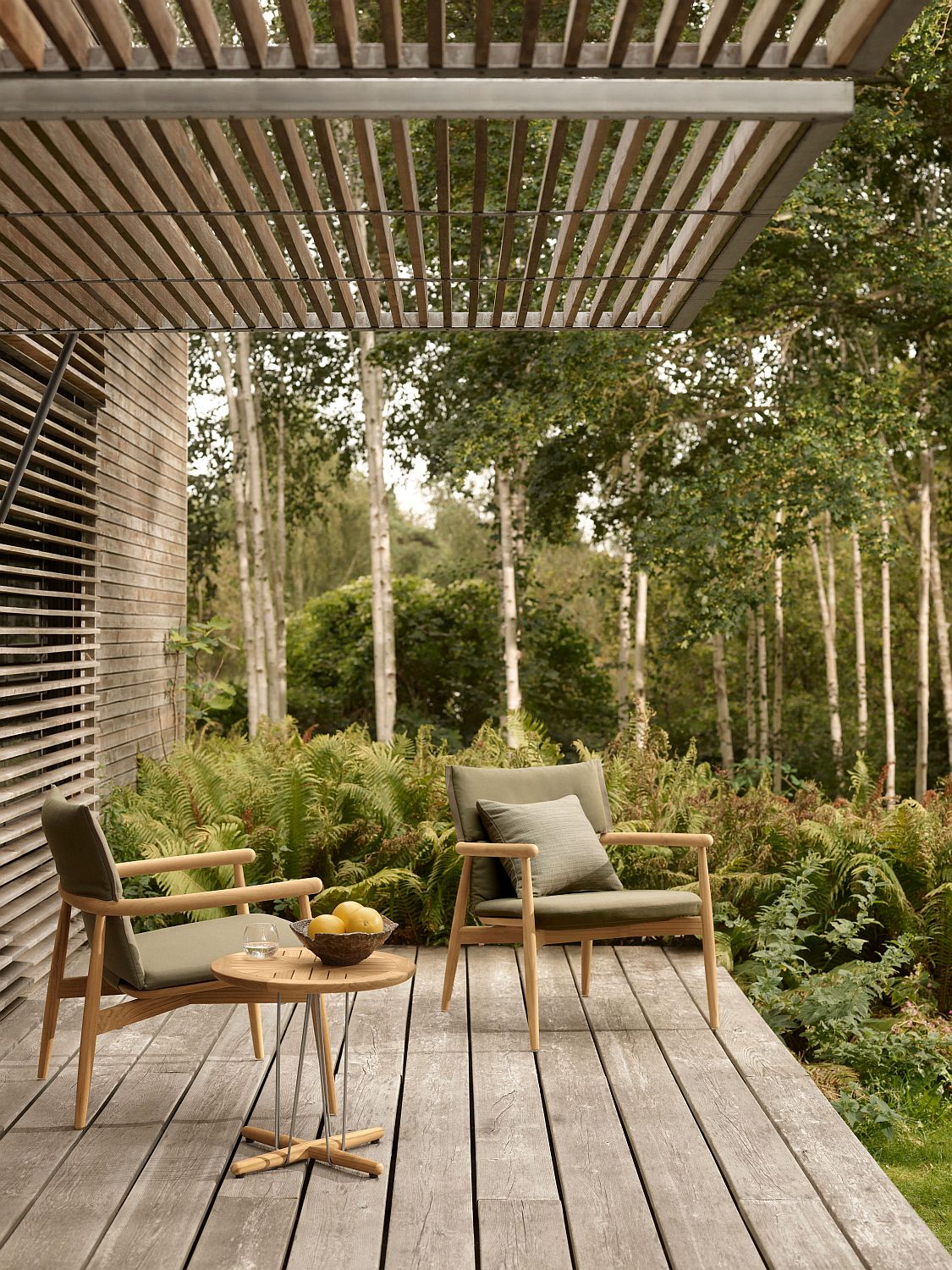 Embrace Outdoor Lounge Chair with cushion Carl Hansen & Søn