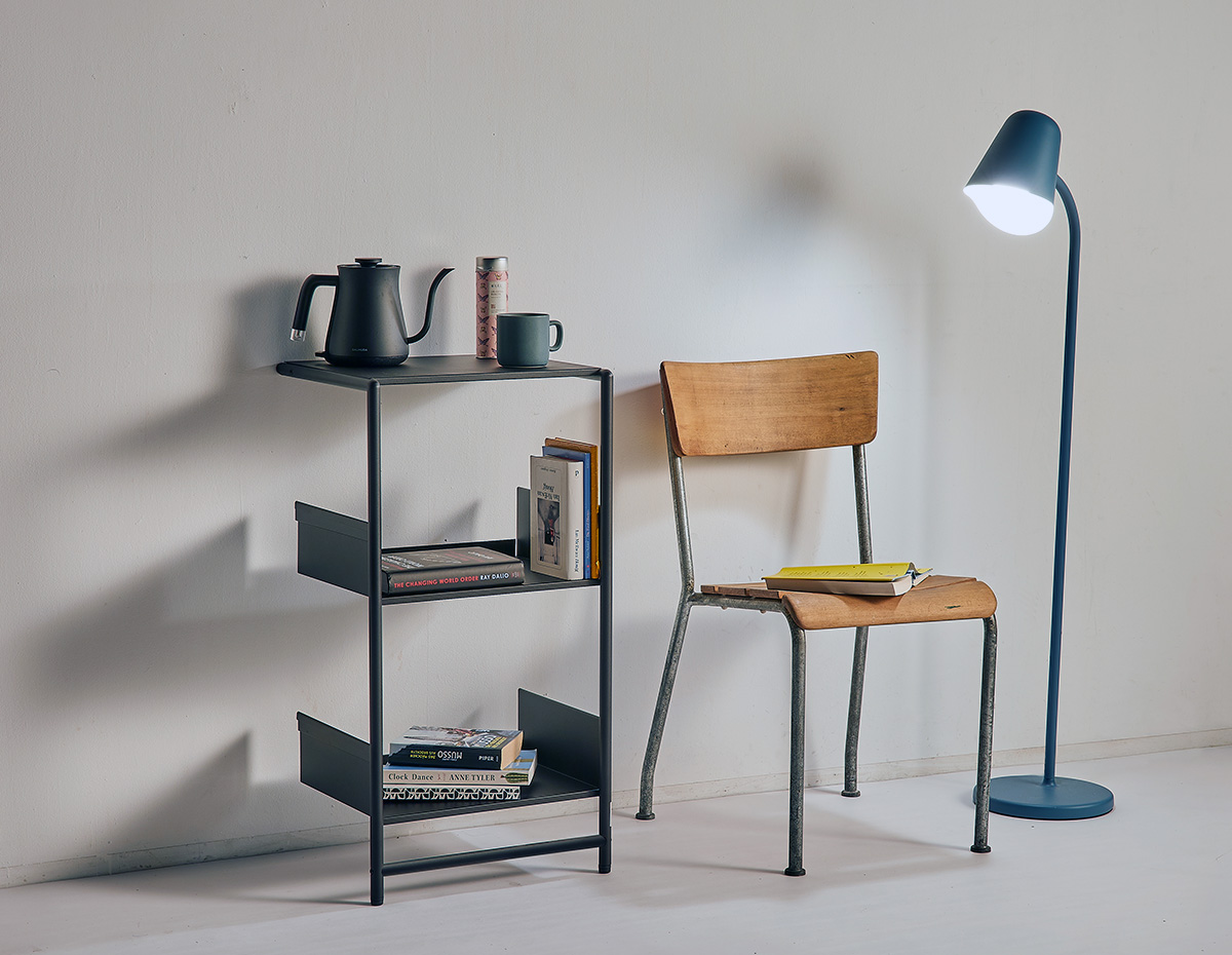 Pool 82 S Leaning shelf / Shoe rack Mox