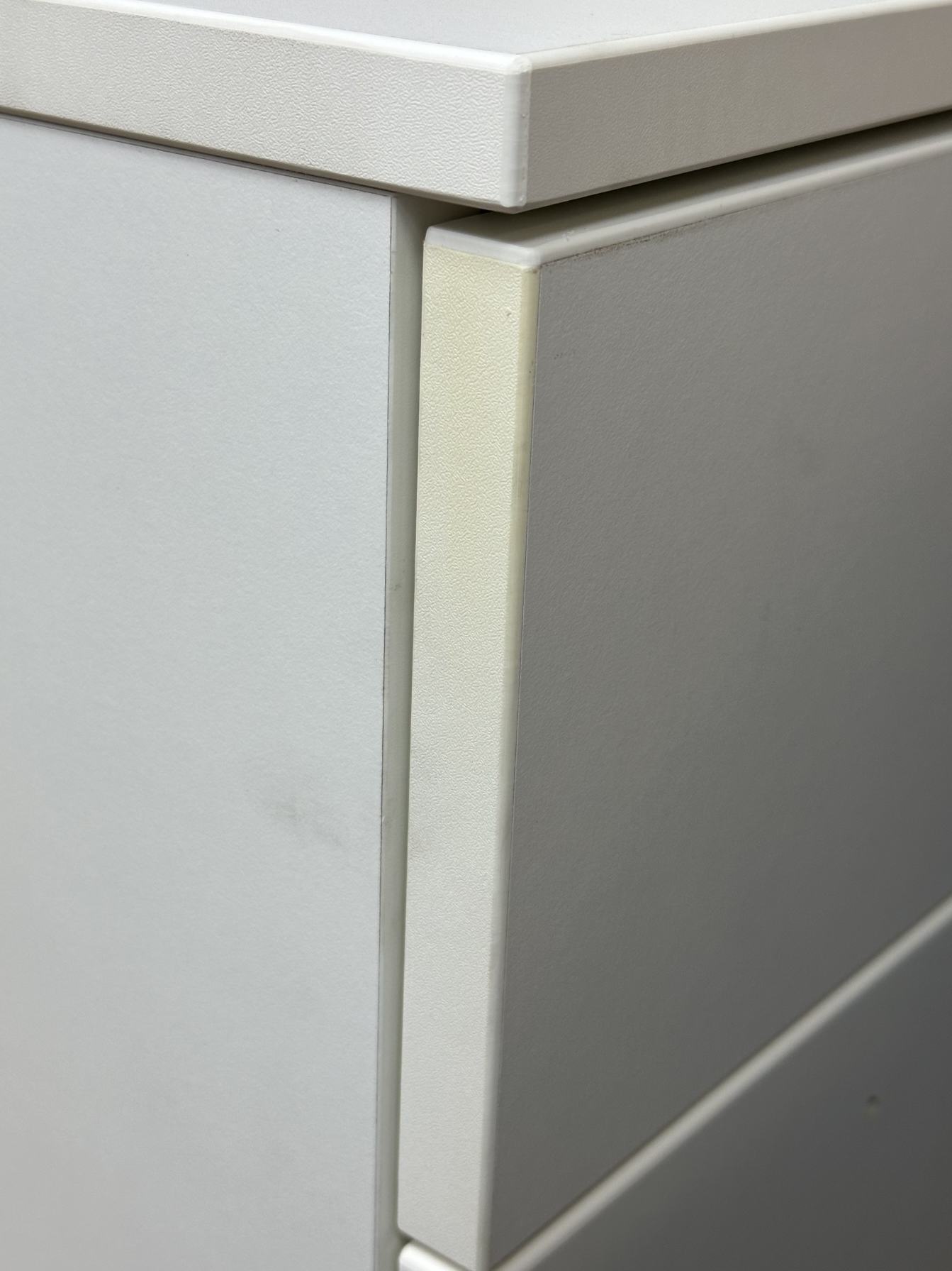 Pedestal Pedestal MET Frezza MÄNGELEXEMPLAR