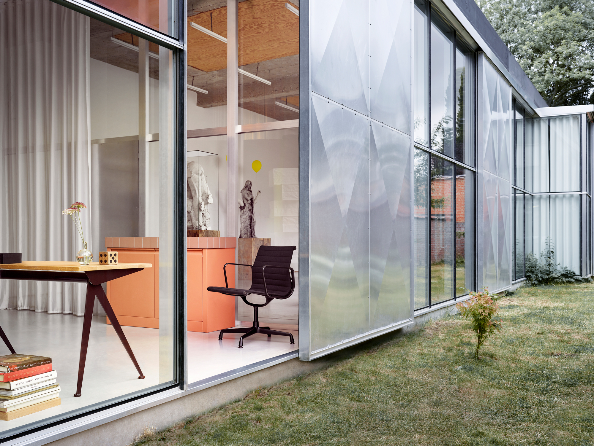 Compas Direction Desk Vitra