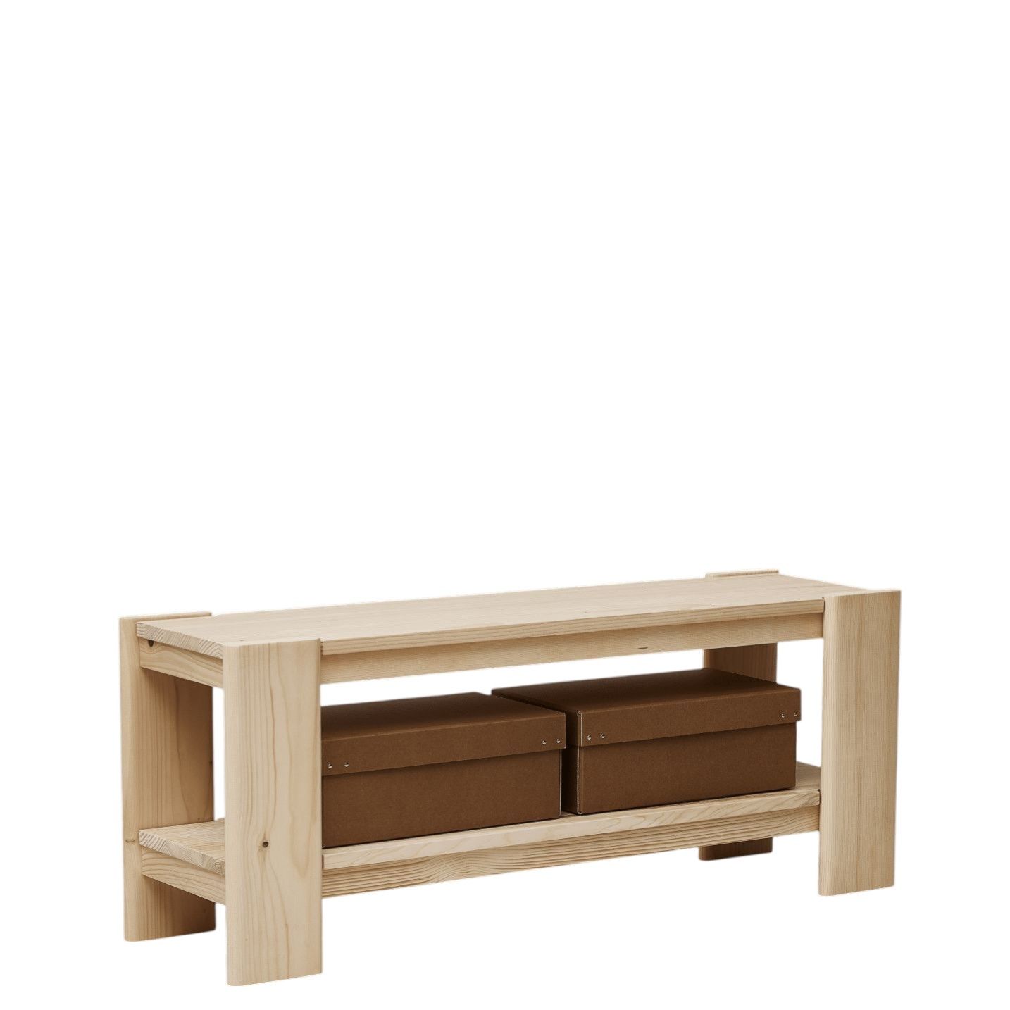 Beam Sitzbank von Form & Refine aus hellem Holz mit zwei braunen Aufbewahrungsboxen.