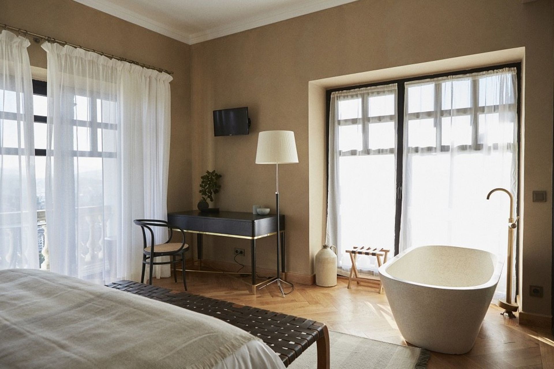 Pie de Salon Floor lamp Santa & Cole