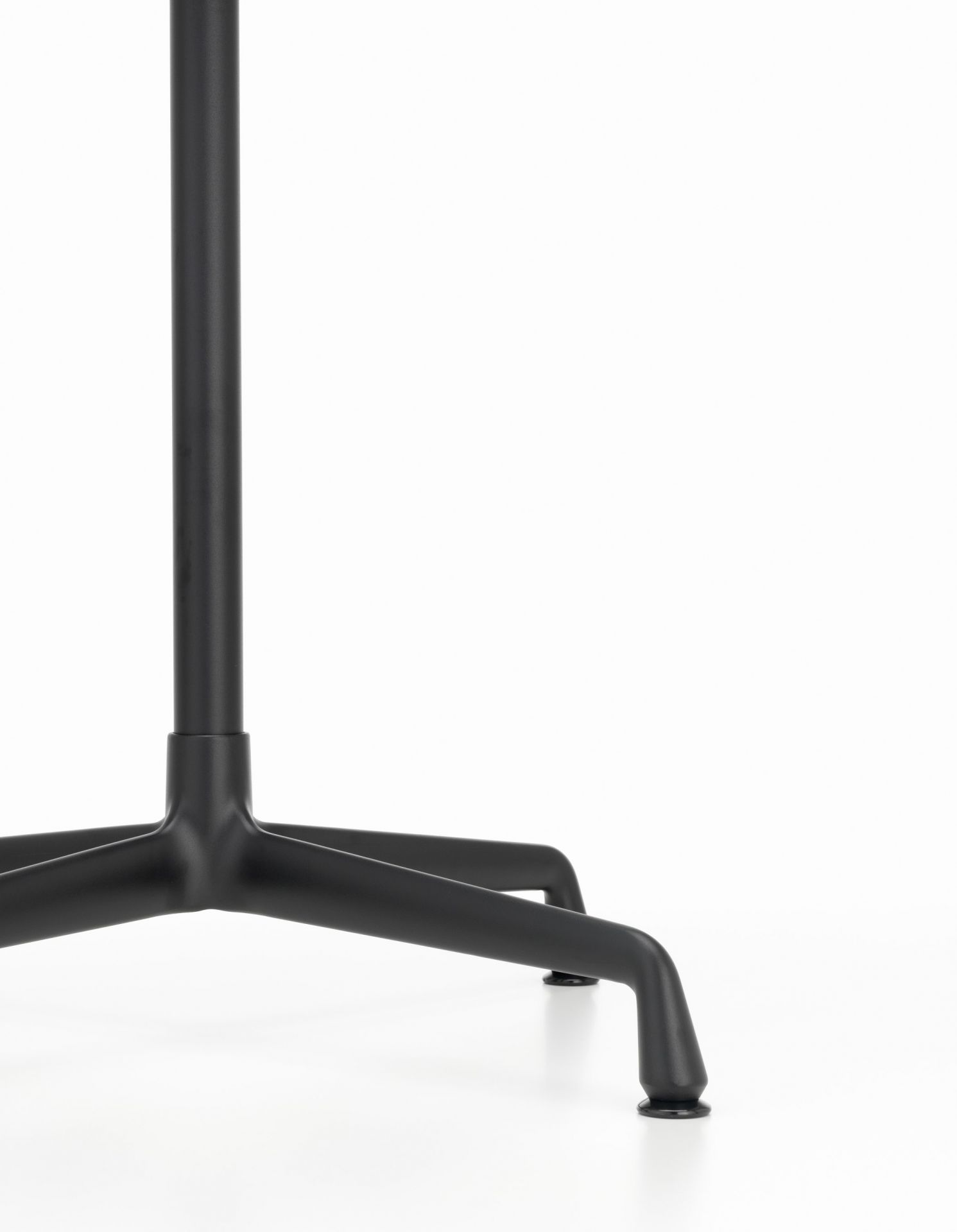 Eames Contract Table round Ø80 cm Vitra