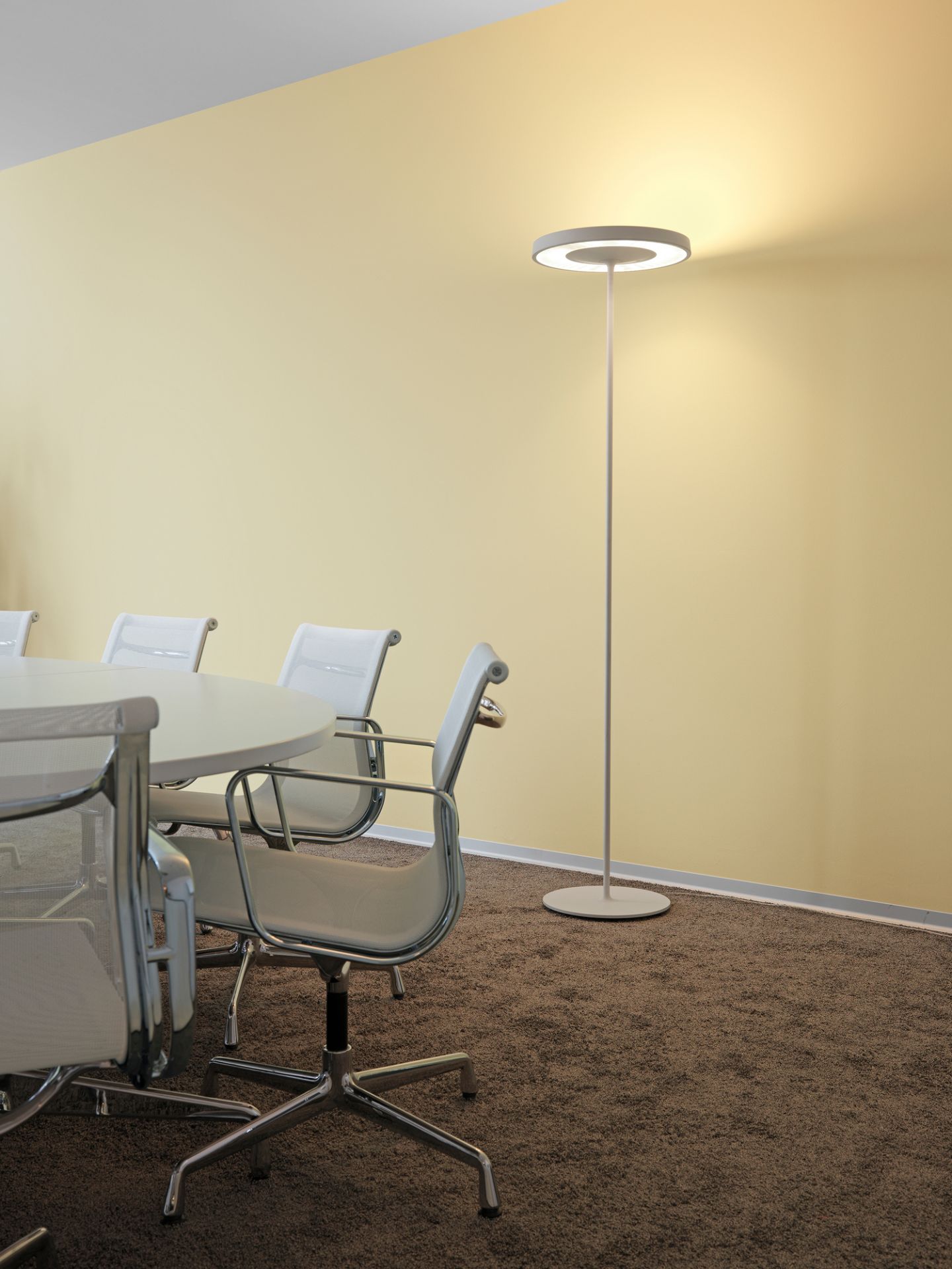 Disk Floor lamp 4000K white Belux