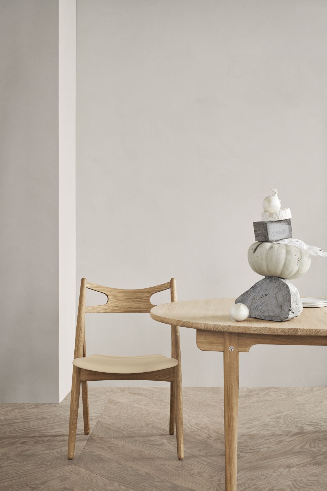 CH337 Extendable oval dining table Carl Hansen & Søn
