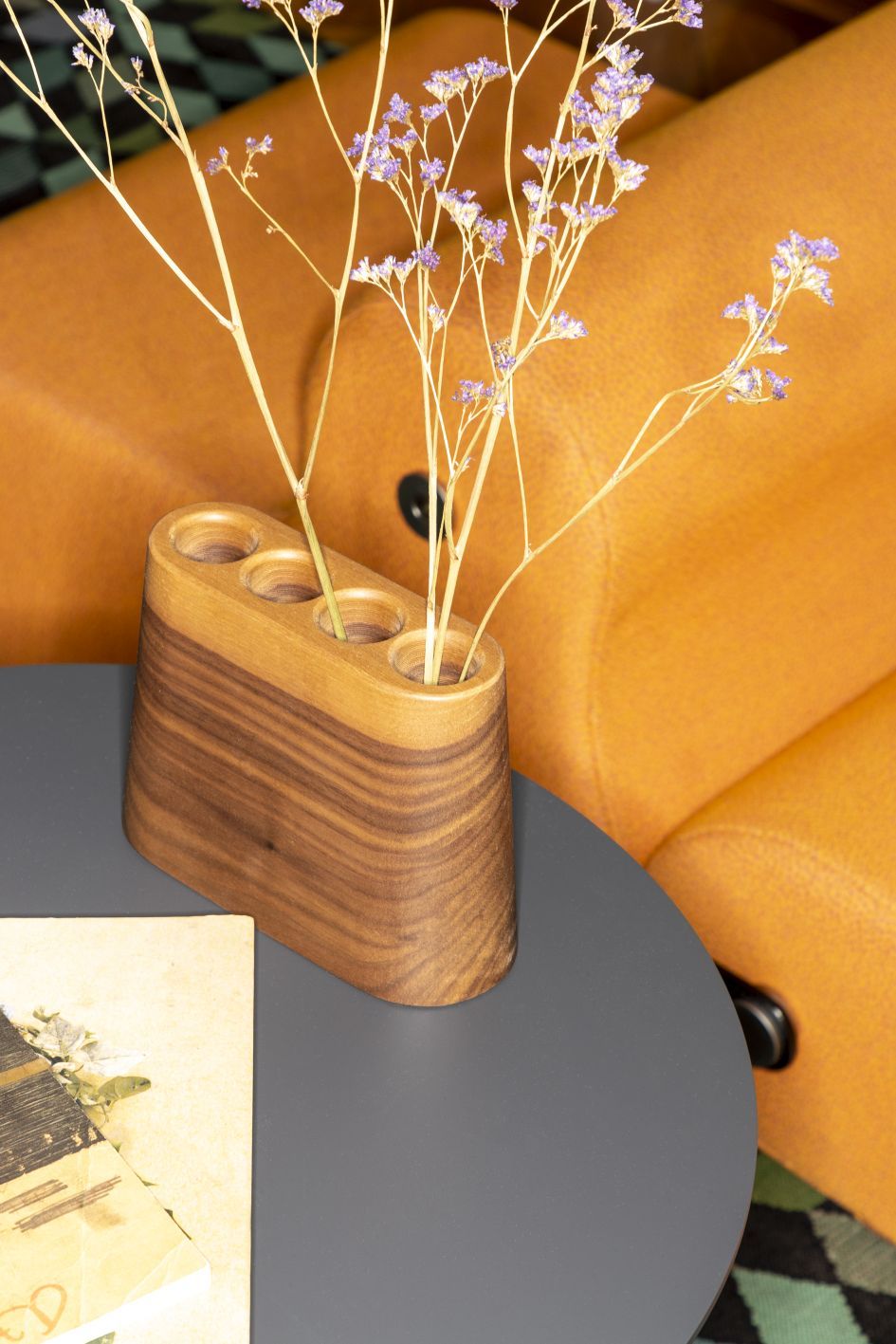 Aki Jr pen holder made of solid wood B-Line