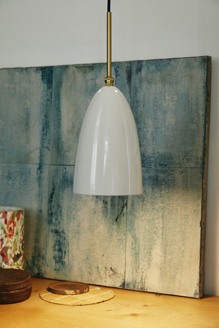 Gräshoppa Pendant Light alabaster white glossy Gubi