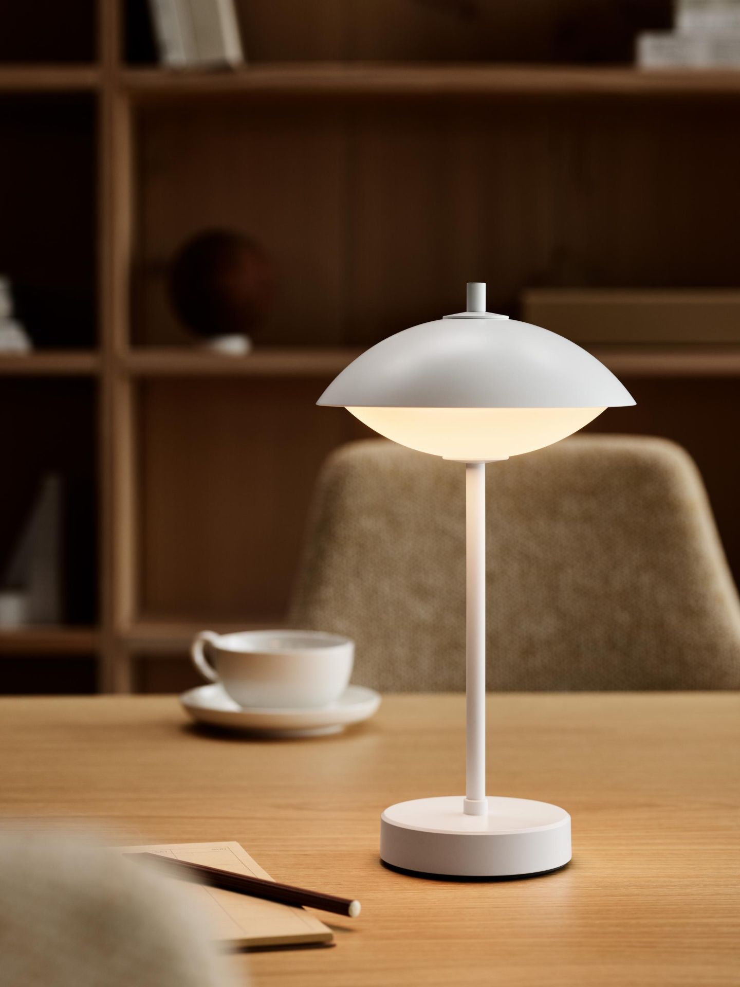 Clam Portable Table Lamp Rechargeable lamp Fritz Hansen