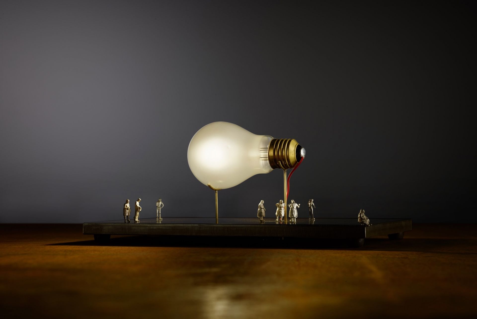 I Ricchi Poveri Monument for a Bulb table lamp Ingo Maurer