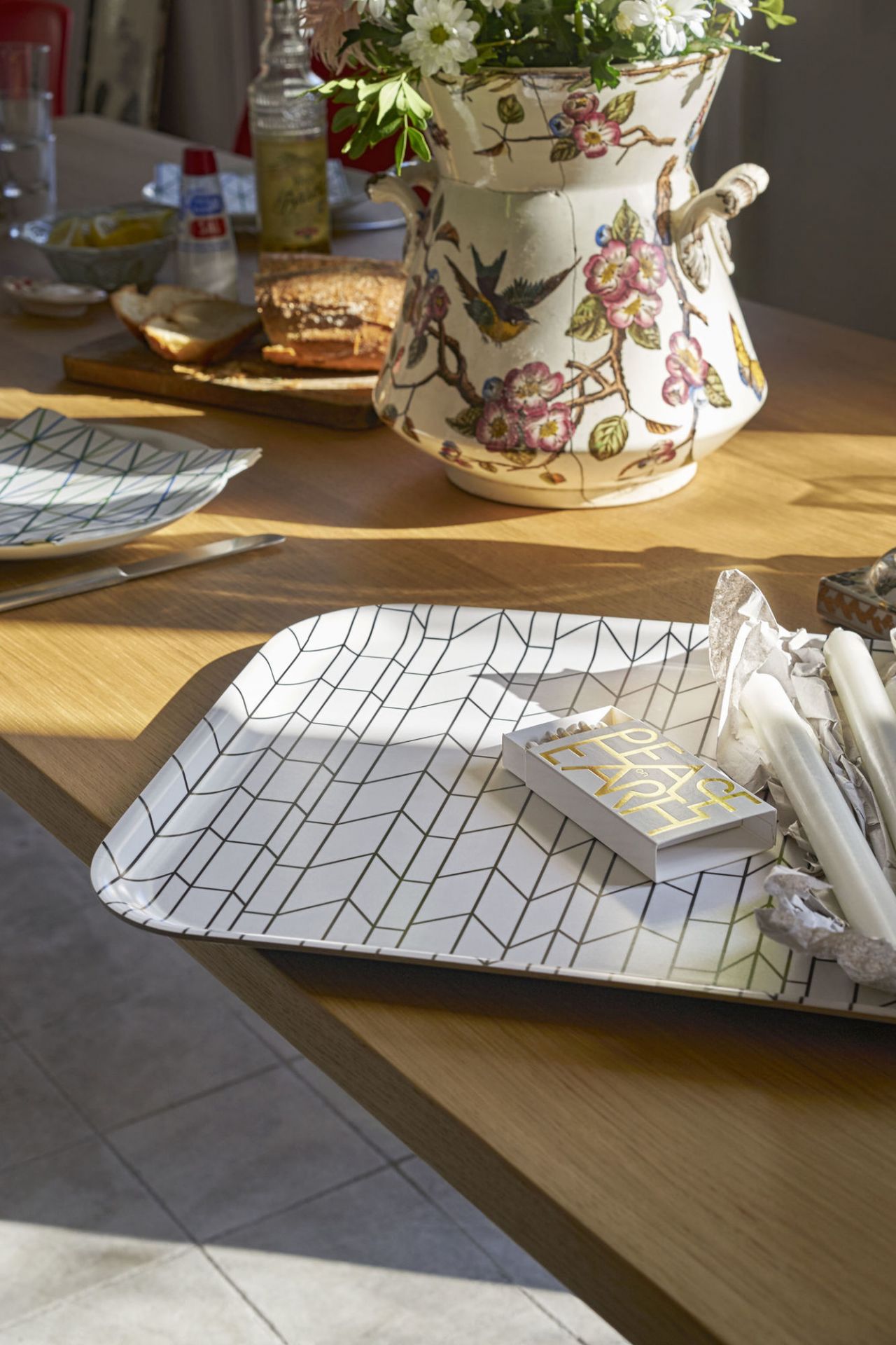 Classic Tray Medium Vitra Dot reverse dark