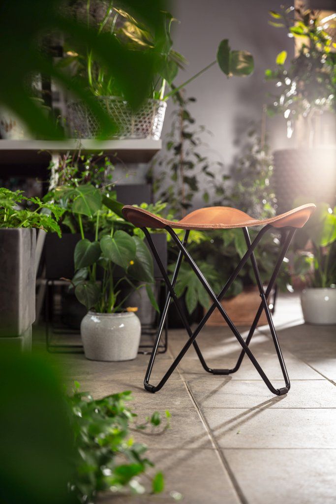 Pampa Flying Goose stool Cuero 