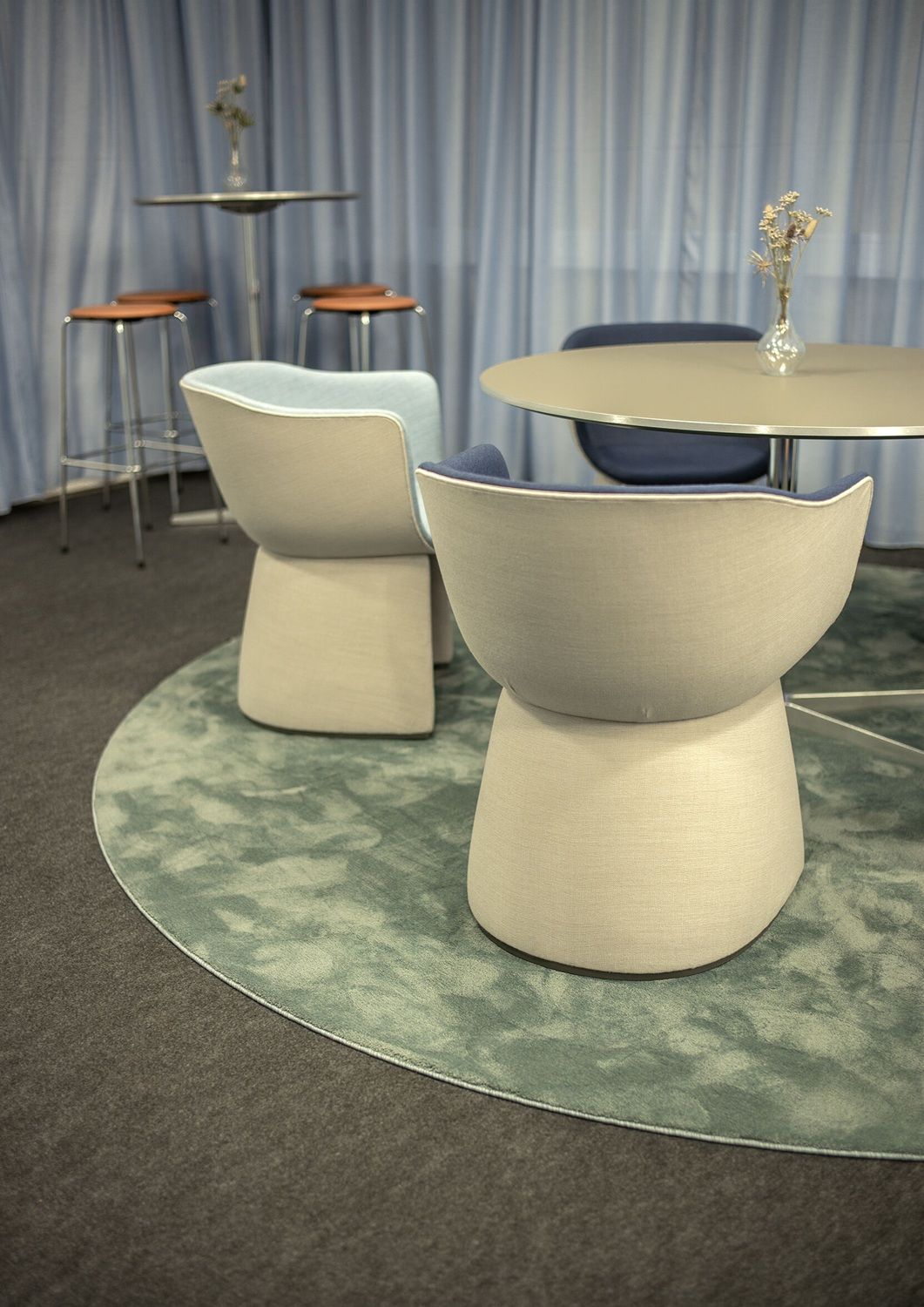 High Dot Barstool High Fritz Hansen