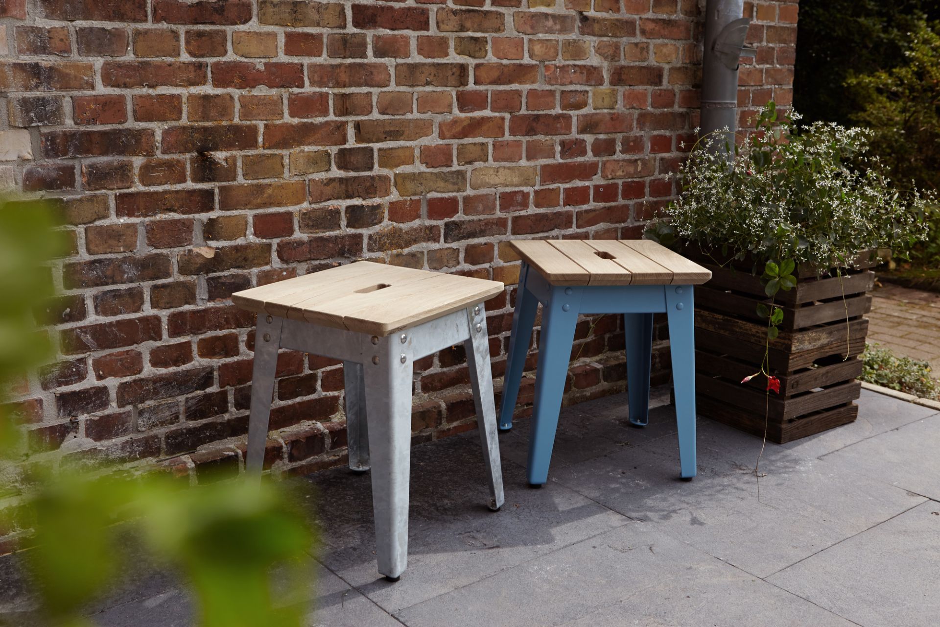 6Grad Outdoor Stool Jan Cray Sulfur Yellow Lumber raw