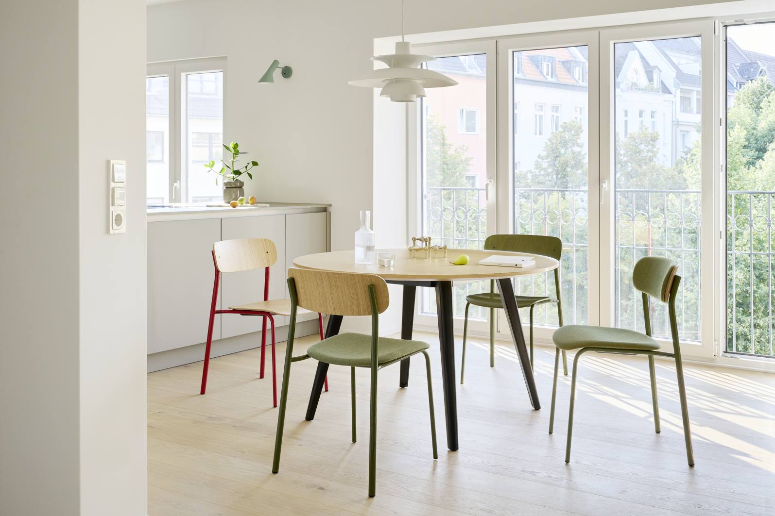 S 243 / S243 Tubular steel chair Thonet