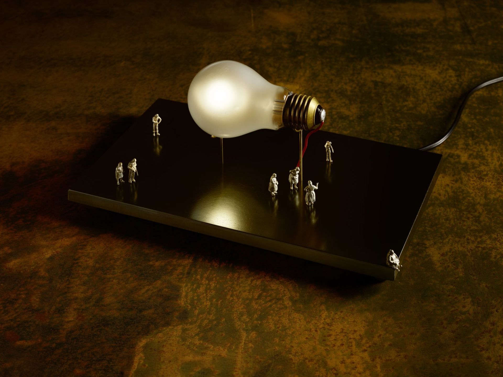 I Ricchi Poveri Monument for a Bulb table lamp Ingo Maurer