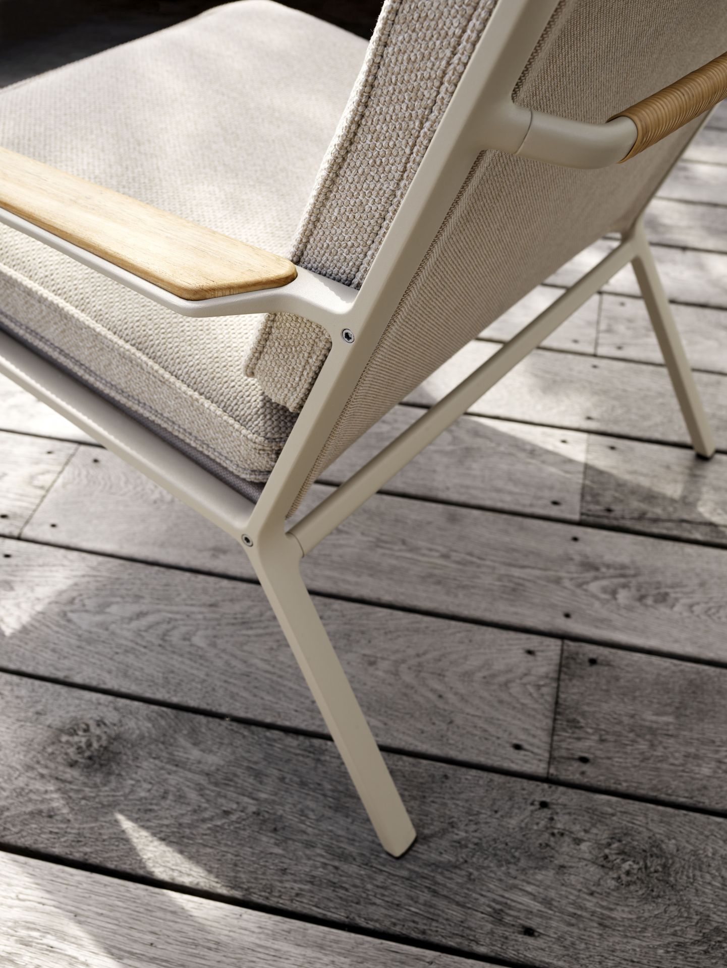 Open-Air Outdoor Lounge Chair Vipp