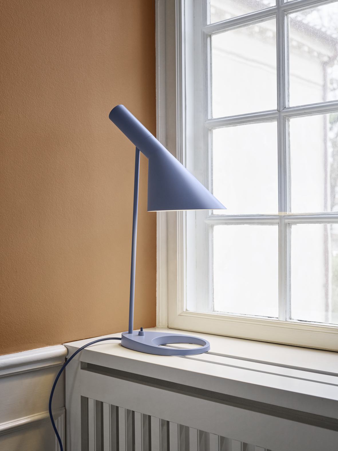 AJ table lamp Louis Poulsen