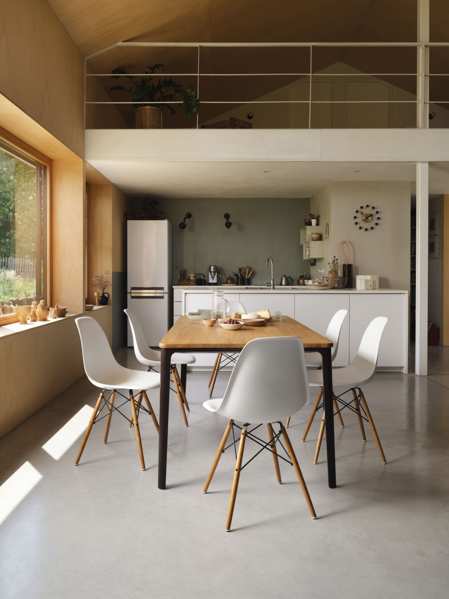 Eames Plastic Side Chair DSW Chair Vitra