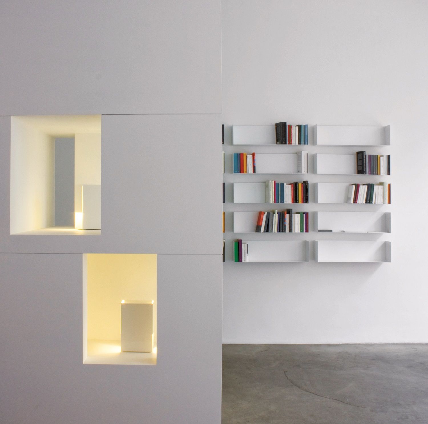 Bags book shelf A Linea1 by Müller Möbelwerkstätten