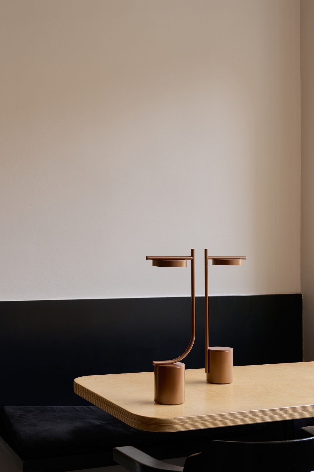 Igram Portable Table Lamp Shape J Battery-powered lamp / table lamp Grupa 