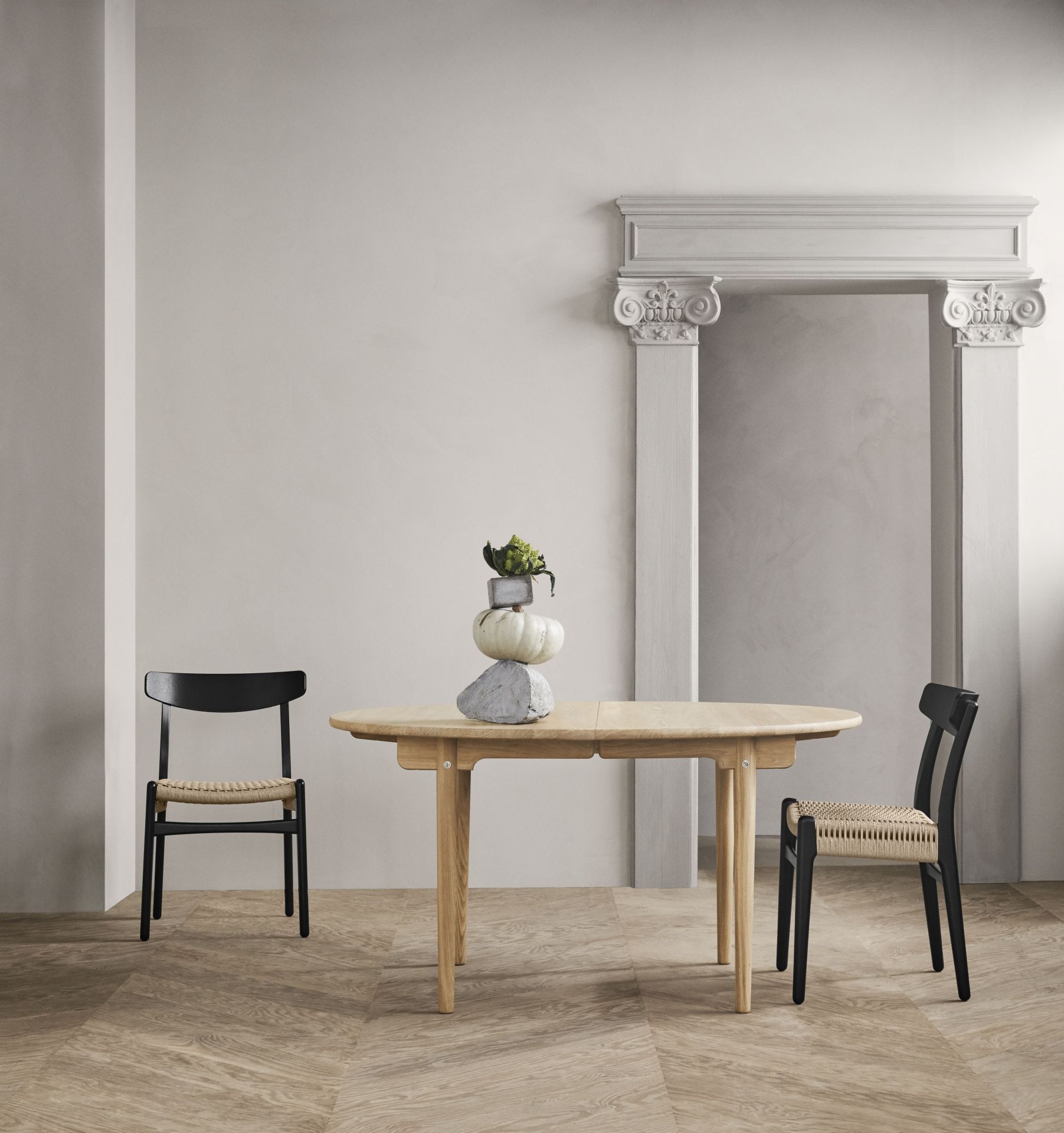 CH337 Extendable oval dining table Carl Hansen & Søn