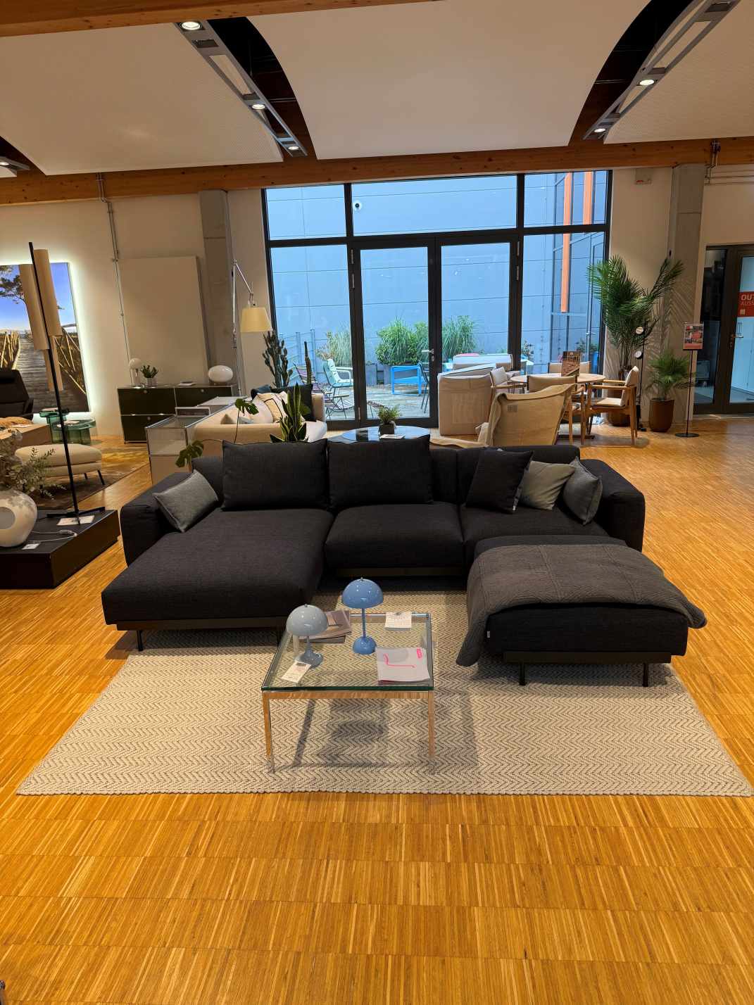 In Situ Modular Sofa 3-seater Chaise Longue Configuration 7 with Ottoman Muuto EXHIBITION PIECES