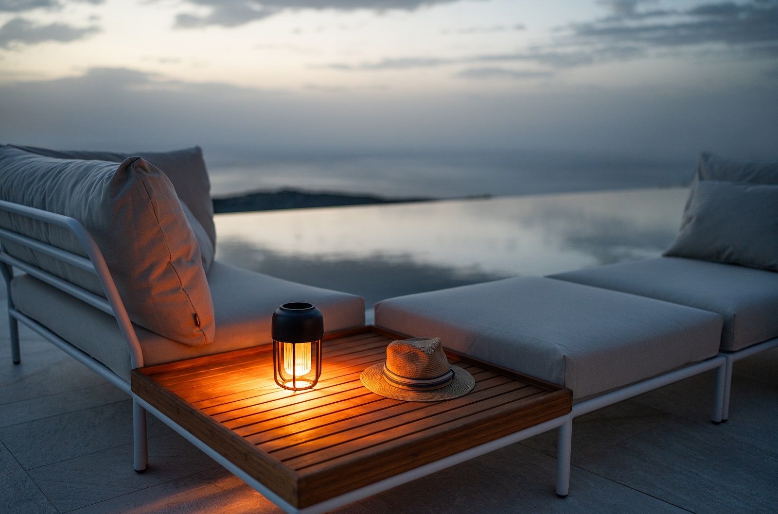 LIGHT No.1 Solar-powered lamp Indoor/Outdoor Rechargeable lamp Houe