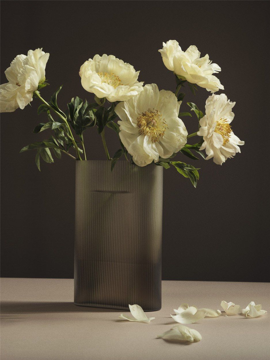Ridge Vase Muuto Frosted glass Light blue H 35 cm Ridge Vase Muuto Frosted glass Light blue H 35 cm