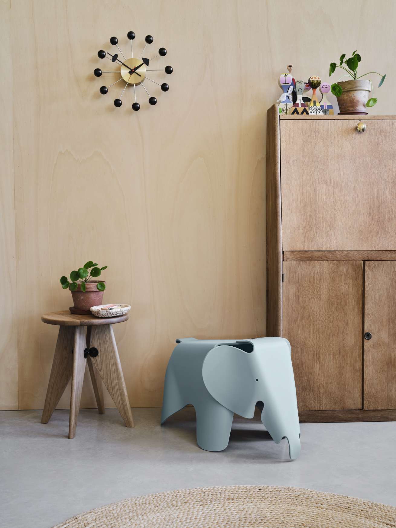 Ball Clock wall clock - black Vitra