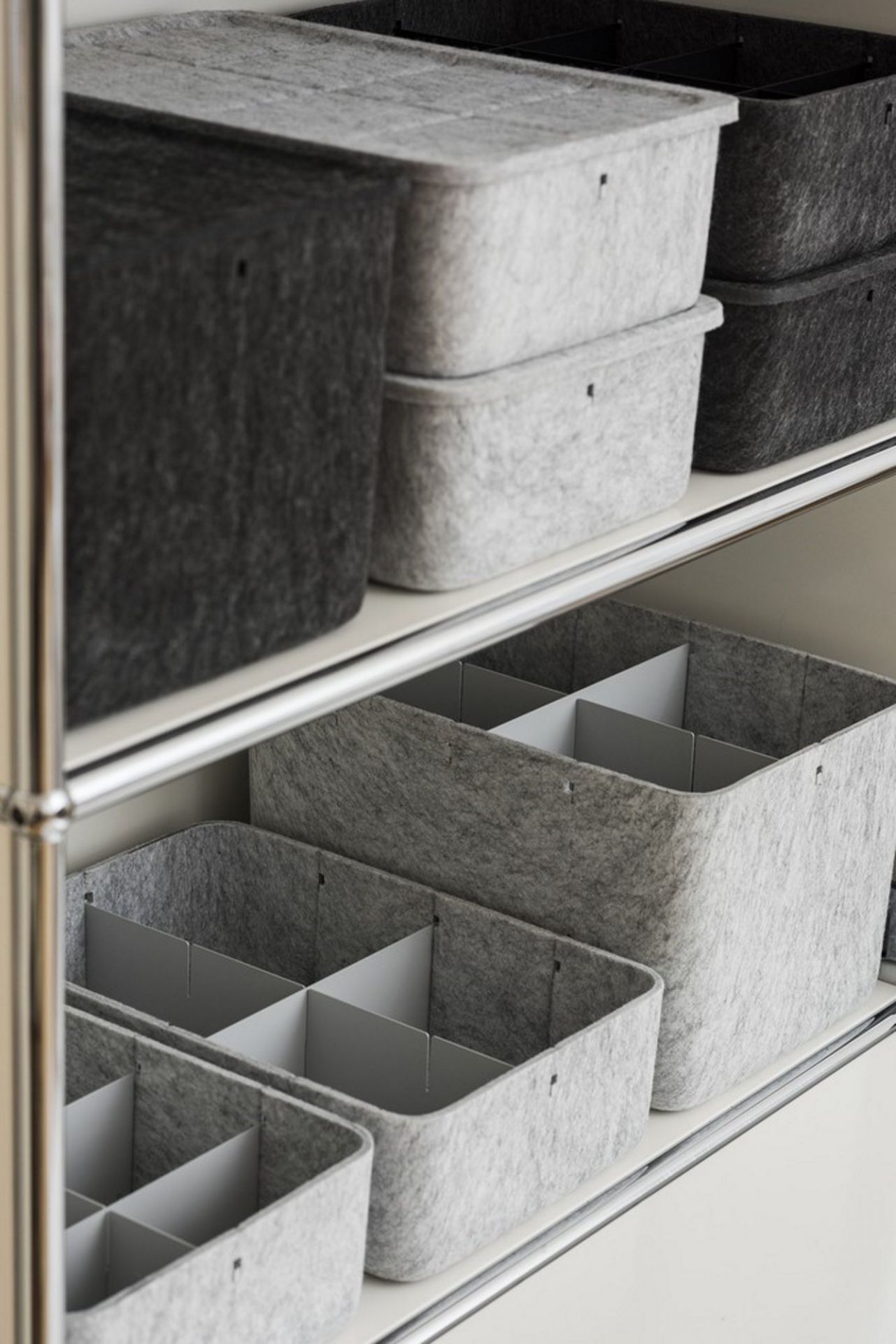USM Haller Inos Box high 22.3 x 32.23 x 19 cm / Light grey