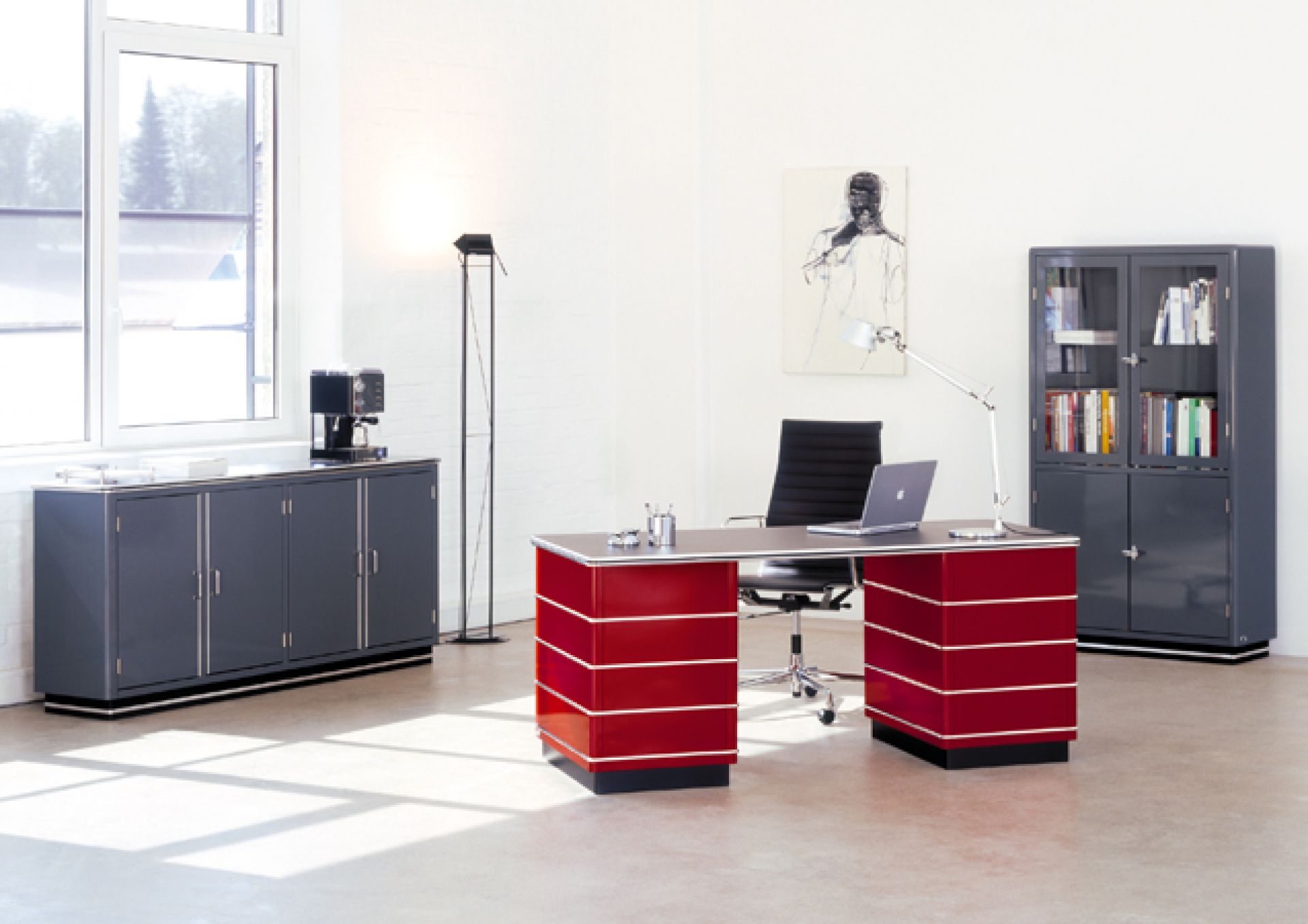 TB229 Classic Line Desk (with decoration) Müller Möbelfabrikation