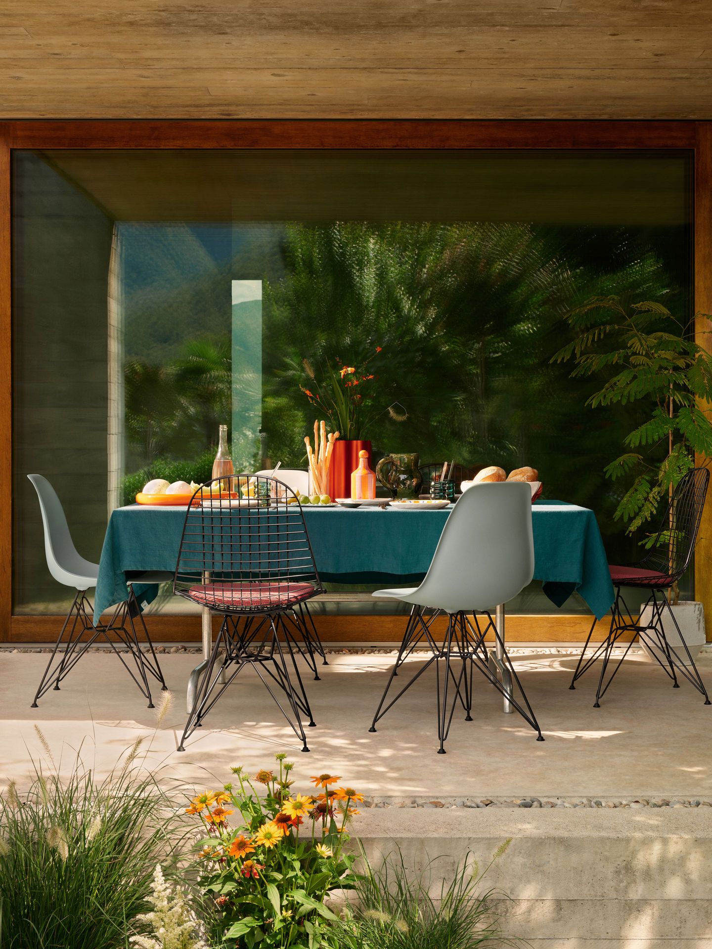 Eames Plastic Side Chair DSR Chair Vitra