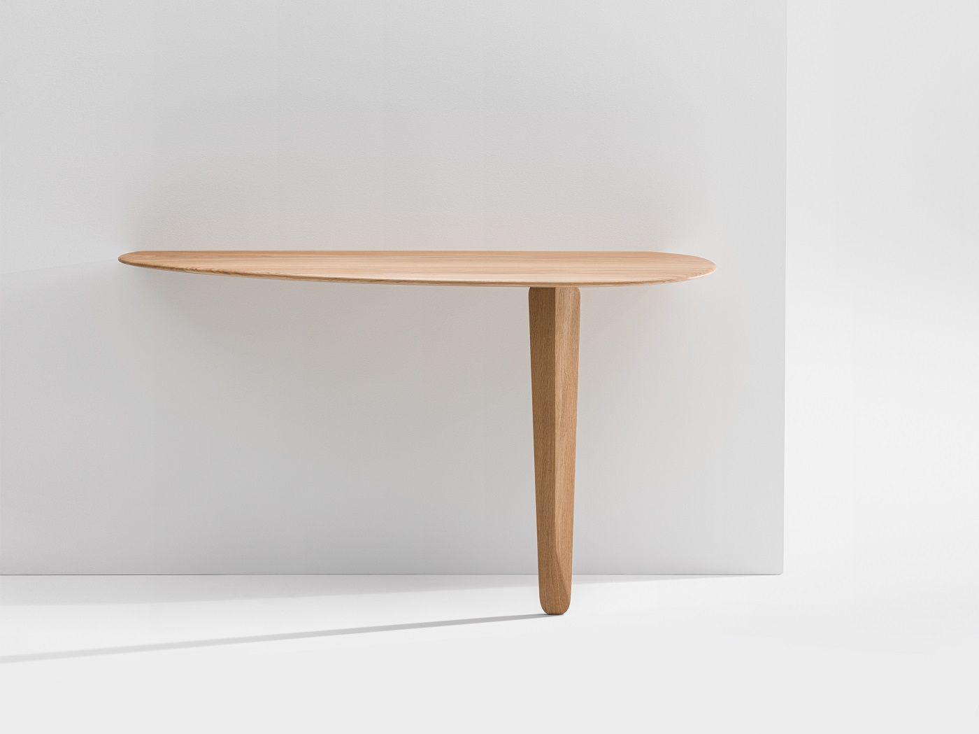 Kuyu Console Console table asymmetric period